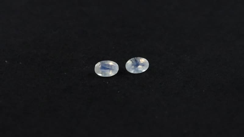 AA Rainbow Moonstone Set of 2 (Oval 6x4 mm) 0.78 ctw