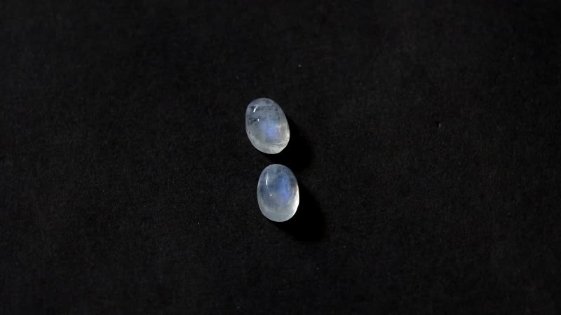 Rainbow Moonstone Set of 2 (Oval 7x5 mm) 2.00 ctw