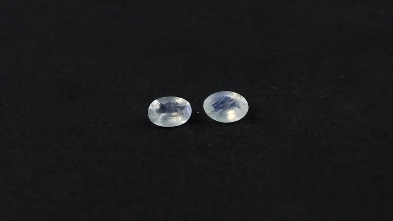 AA Rainbow Moonstone Set of 2 (Oval 7x5 mm) 1.25 ctw