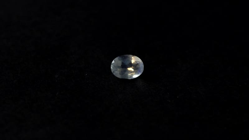 AAA Rainbow Moonstone (Oval 8x6 mm) 1.03 ctw
