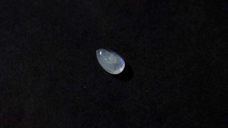 AA Rainbow Moonstone (Pear 10x6 mm) 1.65 ctw