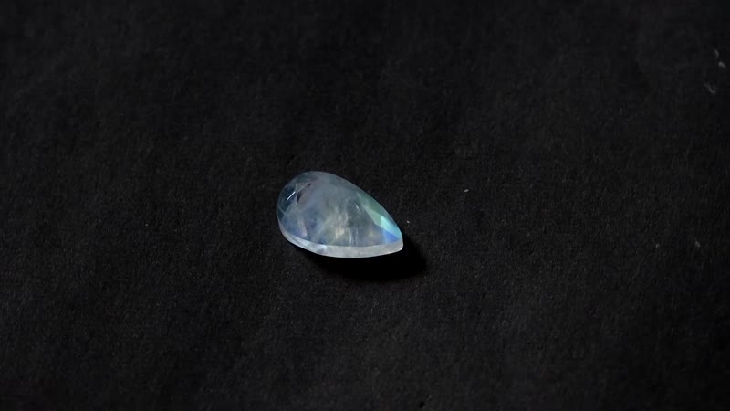 AA Rainbow Moonstone (Pear 12x7 mm) 2.49 ctw