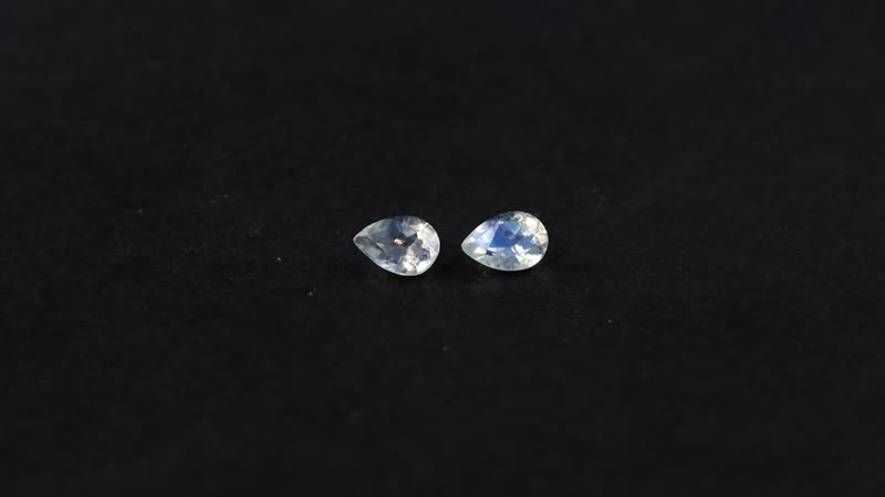 AA Rainbow Moonstone Set of 2 (Pear 6x4 mm) 0.70 ctw