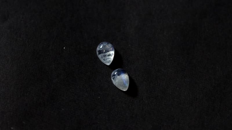 Rainbow Moonstone Set of 2 (Pear 7x5 mm) 1.71 ctw