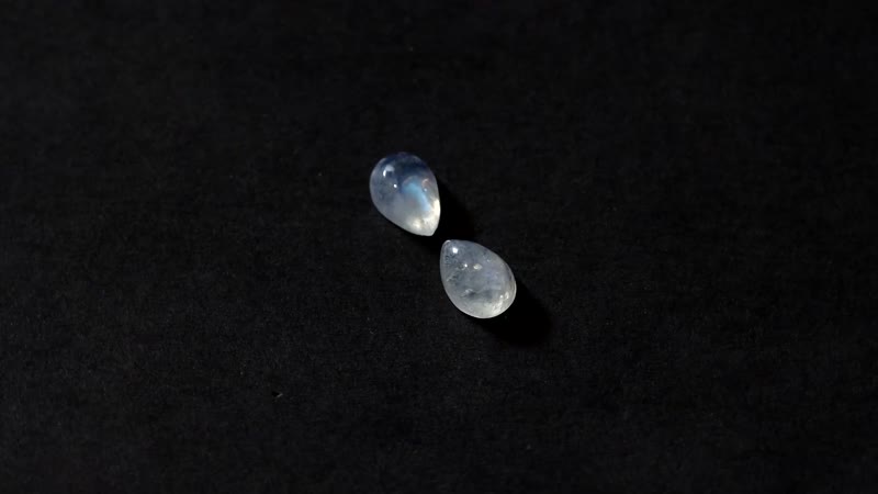 AA Rainbow Moonstone Set of 2 (Pear 7x5 mm) 1.33 ctw