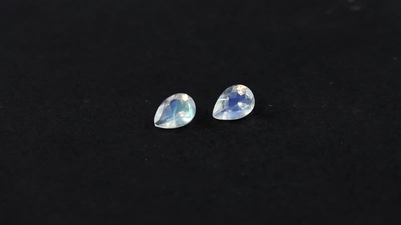 AA Rainbow Moonstone Set of 2 (Pear 7x5 mm) 1.22 ctw