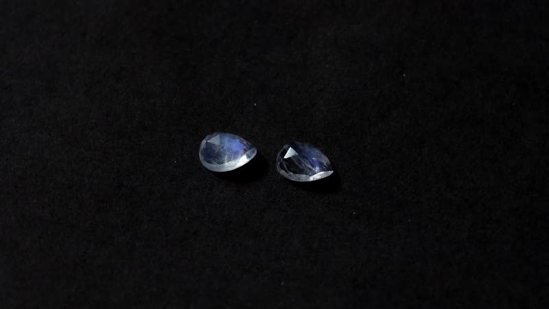AA Rainbow Moonstone Set of 2 (Pear 7x5 mm) 1.41 ctw