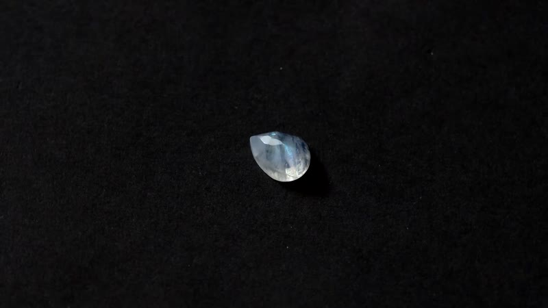 Rainbow Moonstone (Pear 8x6 mm) 1.11 ctw