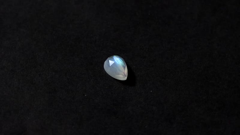 AA Rainbow Moonstone (Pear 8x6 mm) 1.09 ctw
