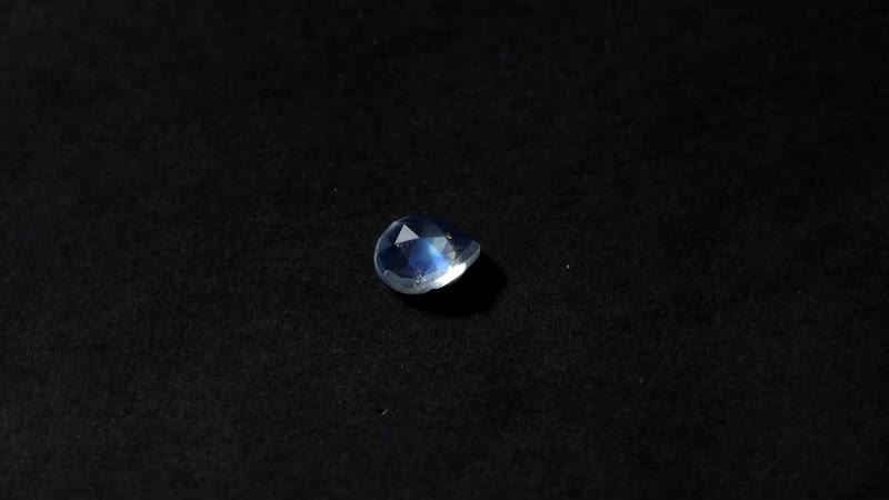 AAA Rainbow Moonstone (Pear 8x6 mm) 0.99 ctw