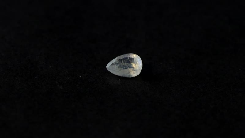 Rainbow Moonstone (Pear 9x6 mm) 1.18 ctw