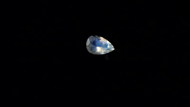 AA Rainbow Moonstone (Pear 9x6 mm) 0.97 ctw