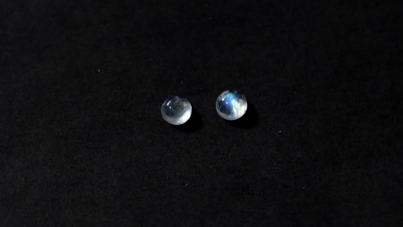 AA Rainbow Moonstone Set of 2 (Rnd 5 mm) 1.13 ctw