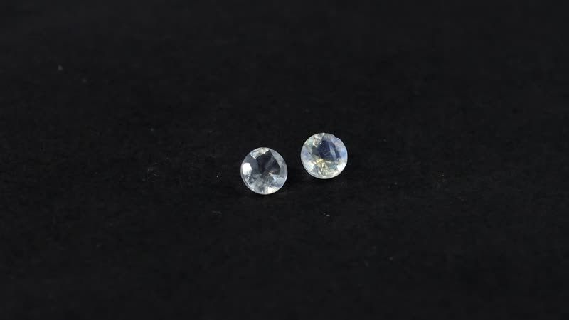 AA Rainbow Moonstone Set of 2 (Rnd 5 mm) 0.84 ctw