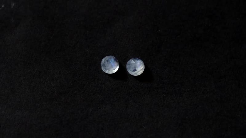 Rainbow Moonstone Set of 2 (Rnd 5 mm) 1.04 ctw