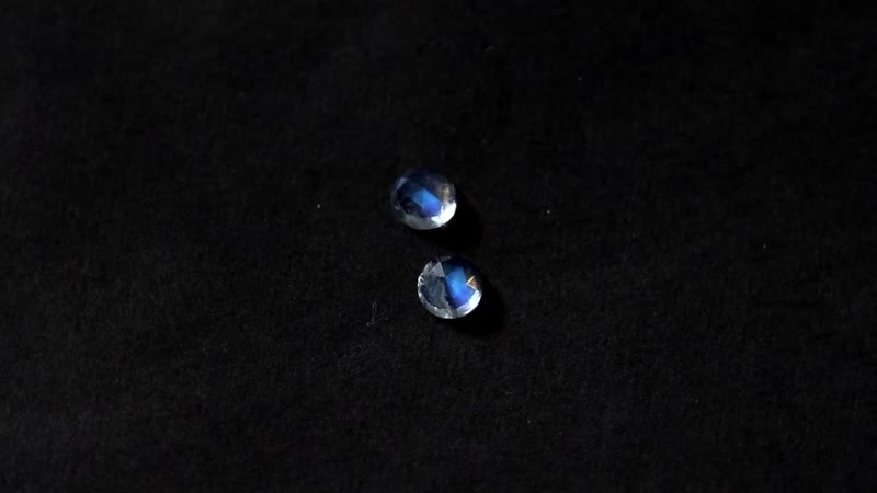 AA Rainbow Moonstone Set of 2 (Rnd 5 mm) 1.00 ctw