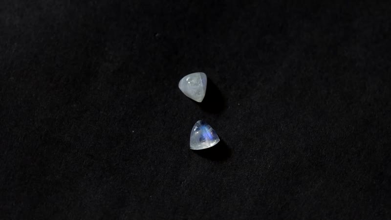Rainbow Moonstone Set of 2 (Trl 5 mm) 1.15 ctw