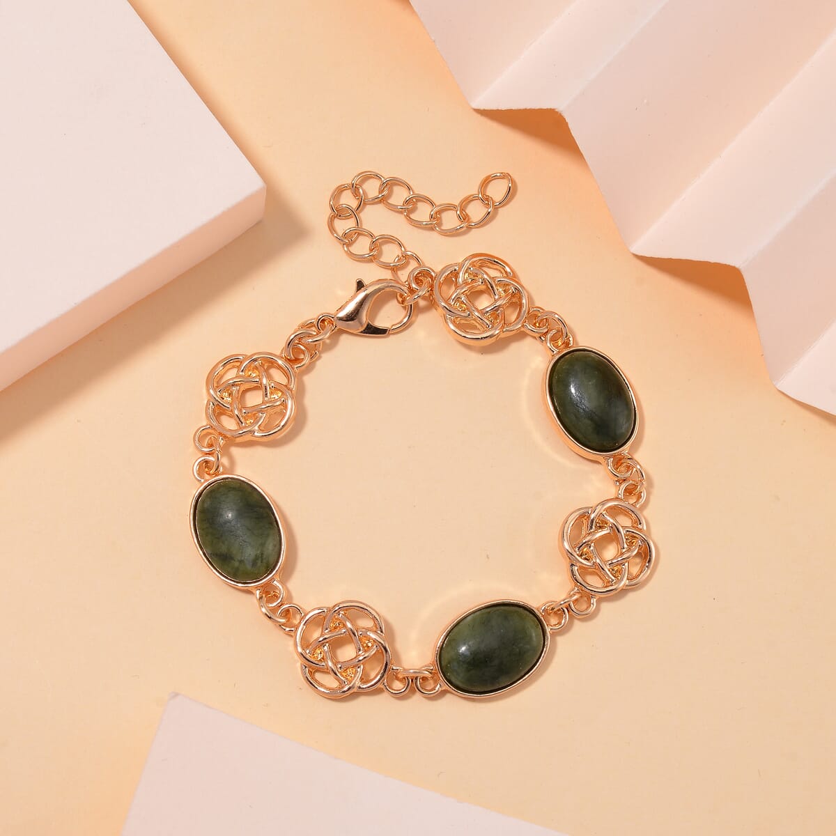 Connemara Marble 30.00 ctw Bracelet in Goldtone (7-9.0In)  image number 1