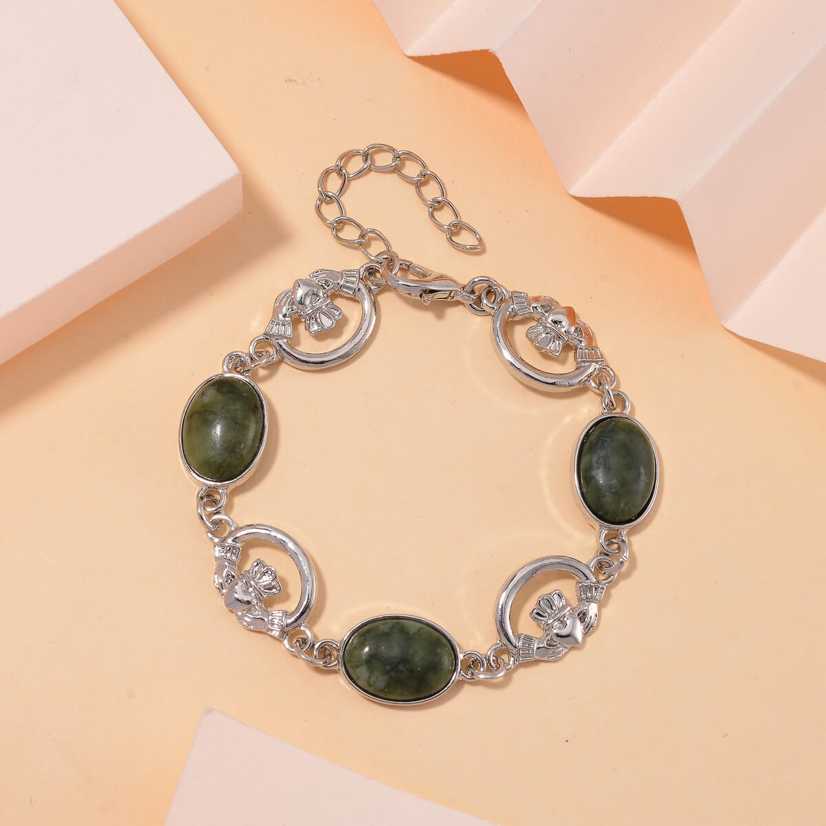 Connemara Marble 30.00 ctw Claddagh Bracelet in Silvertone (7-9.0In)  image number 1