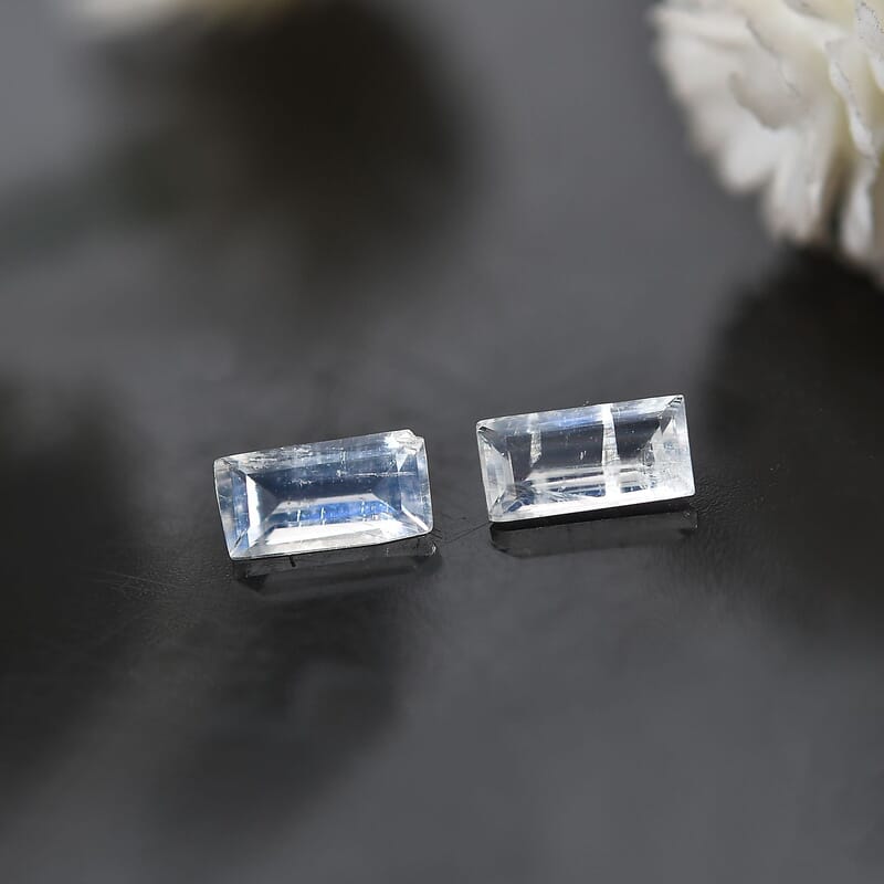 AA Rainbow Moonstone (Bgt 5x2.5 mm) 0.34 ctw