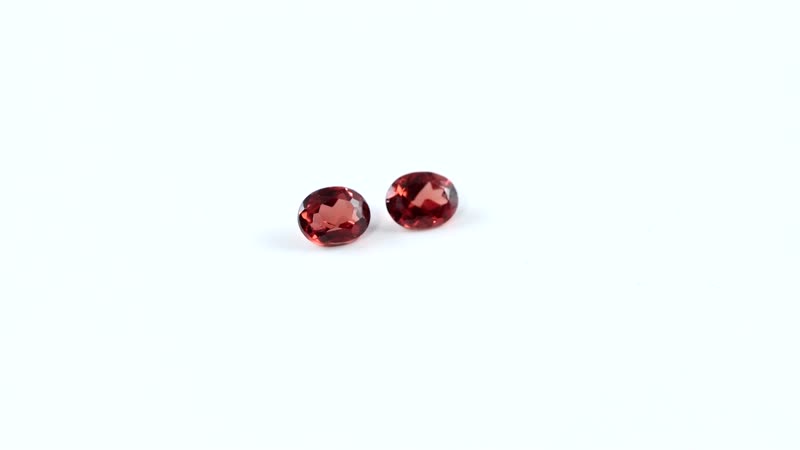 Mozambique Garnet Set of 2 (Ovl 5x4 mm) 0.78 ctw