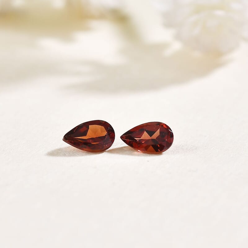Mozambique Garnet Set of 2 (Pear 5x3 mm) 0.51 ctw