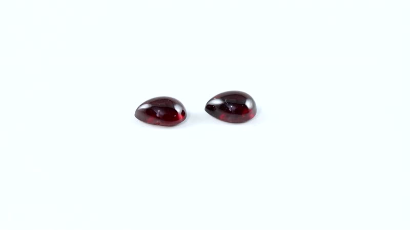 AA Mozambique Garnet Set of 2 (Pear 7x5mm) 1.93 ctw