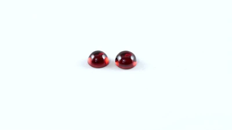 Mozambique Garnet Set of 2 (Rnd 5 mm) 1.52 ctw