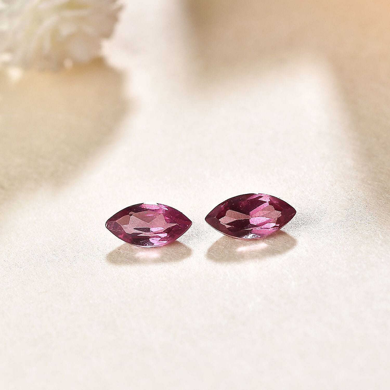 Orissa Rhodolite Garnet Set of 2 (Mrq 6x3 mm) 0.57 ctw