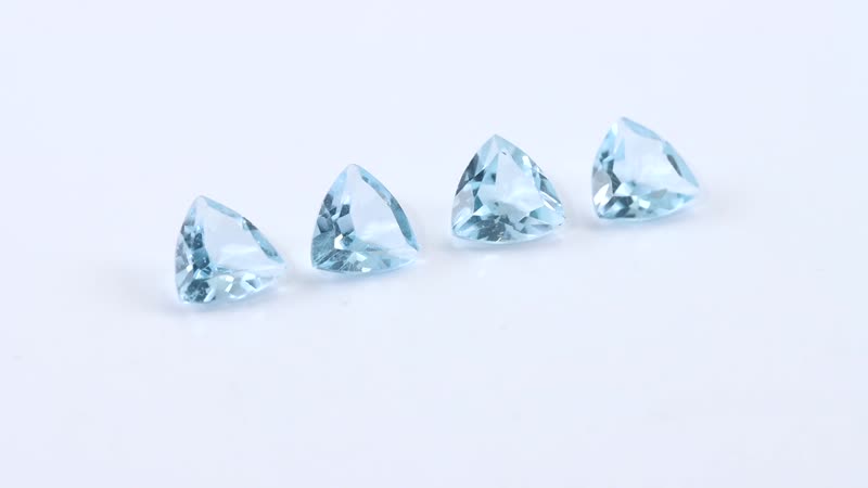 Sky Blue Topaz Set of 4 (Trl 7 mm) 4.46 ctw Loose Gemstone