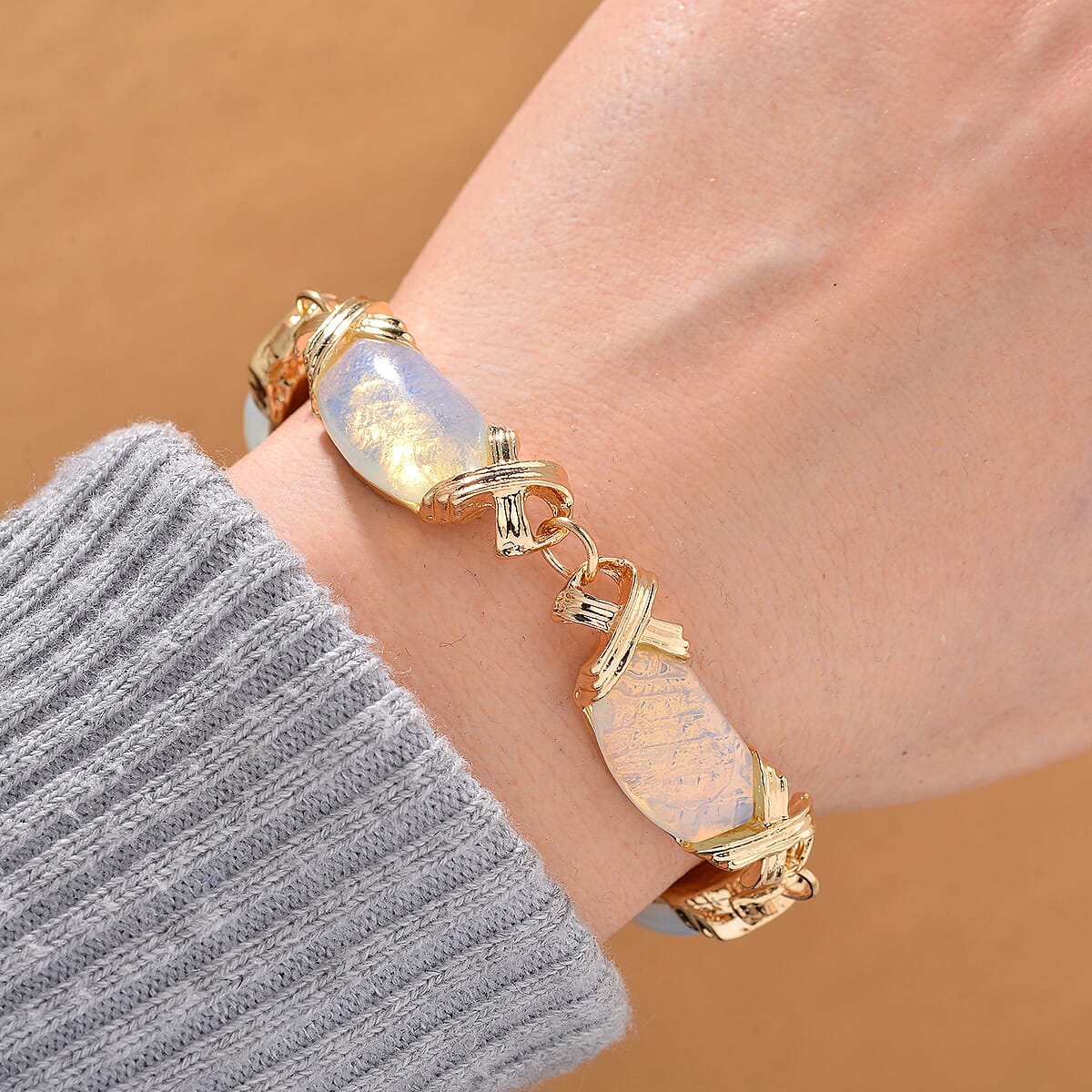 Opalite Molto 65.00 ctw Kiss Bracelet in Goldtone (6-8In) image number 1