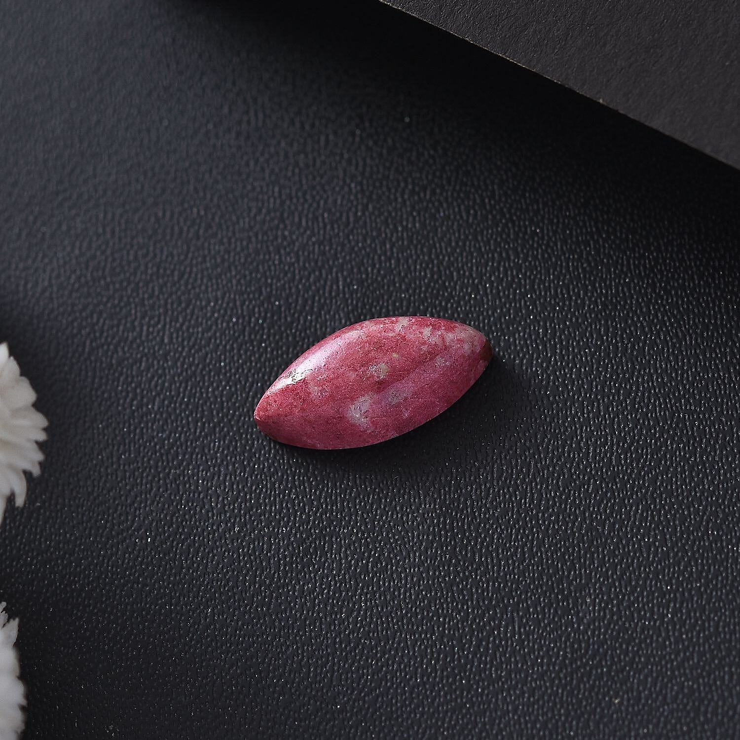 Norwegian Thulite (Mrq 14x7 mm) 3.40 ctw