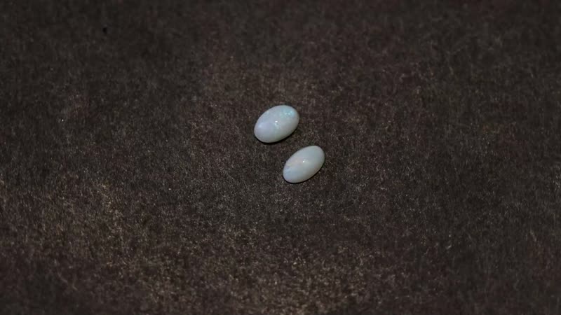 White Opal Set of 2 (Ovl 5x3 mm) 0.23 ctw