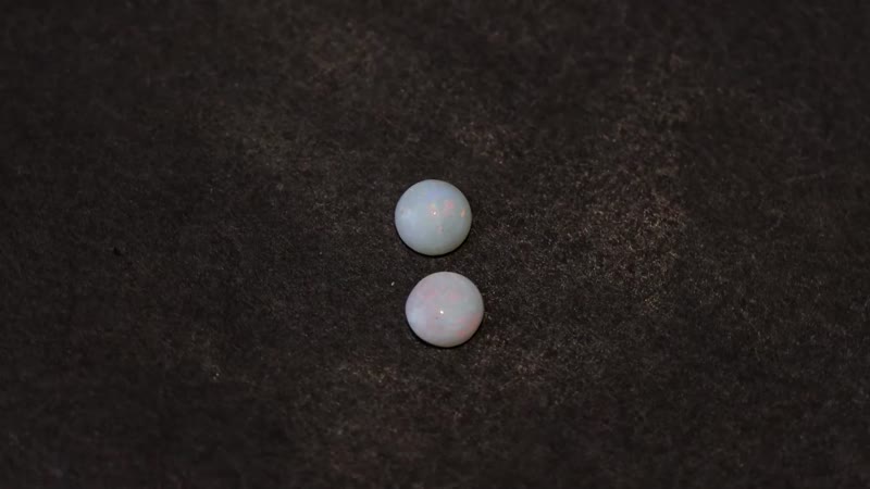 White Opal (Rnd 5 mm) 0.59 ctw