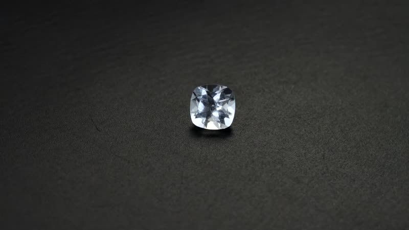 White Topaz (Cushion 8x8 mm) 2.35 ctw