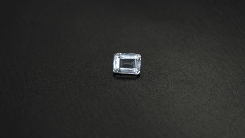 White Topaz (Octagon 8x6 mm) 1.77 ctw