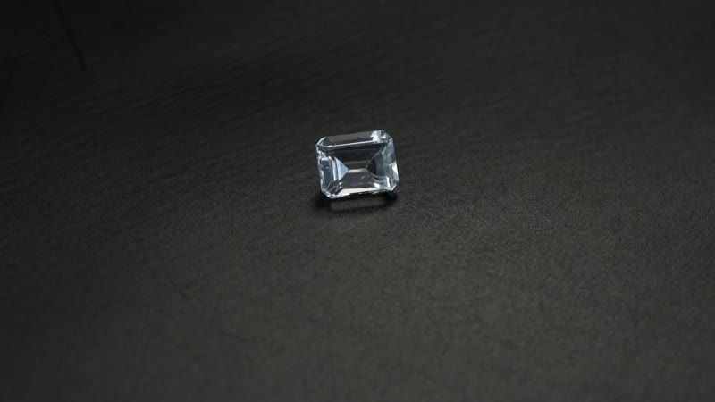 White Topaz (Octagon 9x7 mm) 2.28 ctw