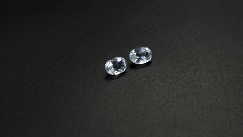 White Topaz Set of 2 (Oval 7x5 mm) 1.42 ctw