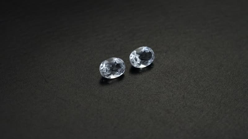 White Topaz Set of 2 (Oval 8x6 mm) 2.19 ctw