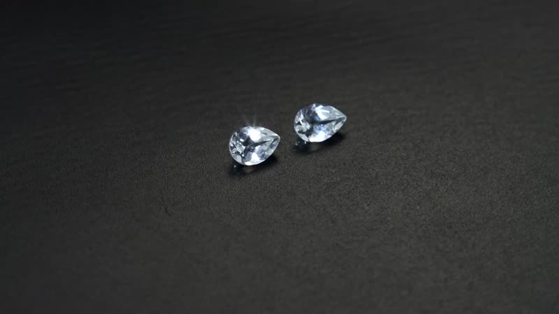 White Topaz Set of 2 (Pear 6x4 mm) 1.46 ctw