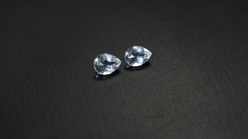 White Topaz Set of 2 (Pear 8x6 mm) 2.36 ctw