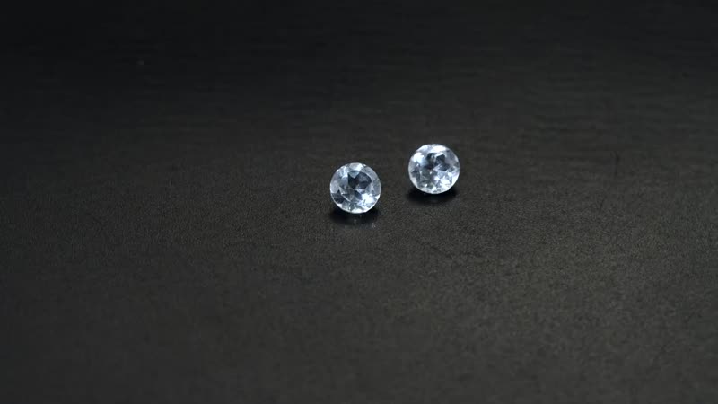 White Topaz Set of 2 (Rnd 5 mm) 1.09 ctw