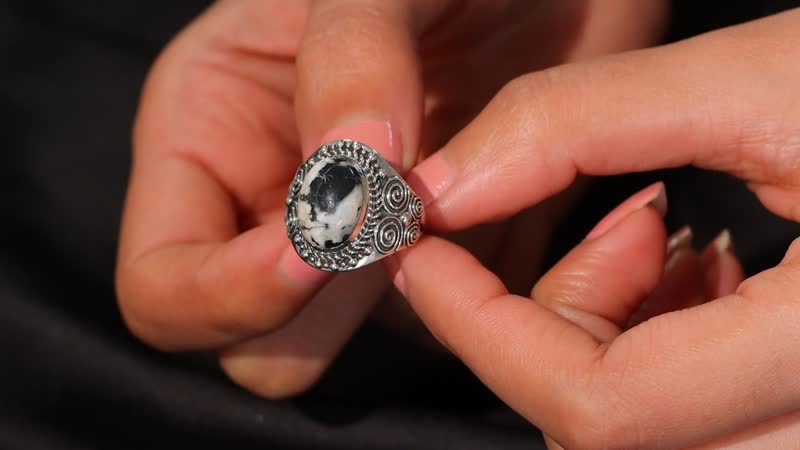 White Buffalo  Solitaire Ring  Sterling Silver 5.00 ctw ,  Silver Wt. 6 g