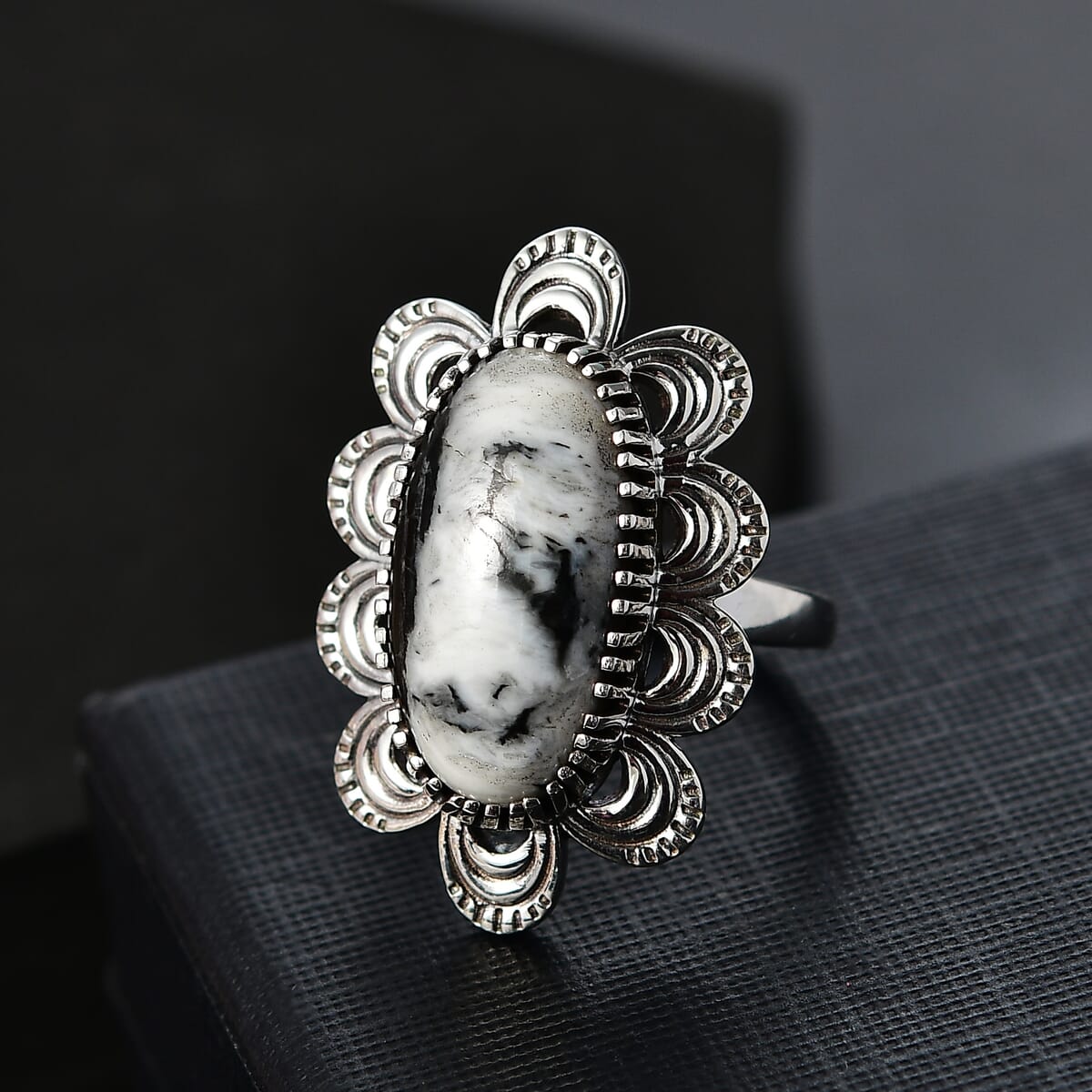 D'Joy Artisan Crafted White Buffalo 8.50 ctw Floral Ring in Sterling Silver (Size 8.0) image number 1