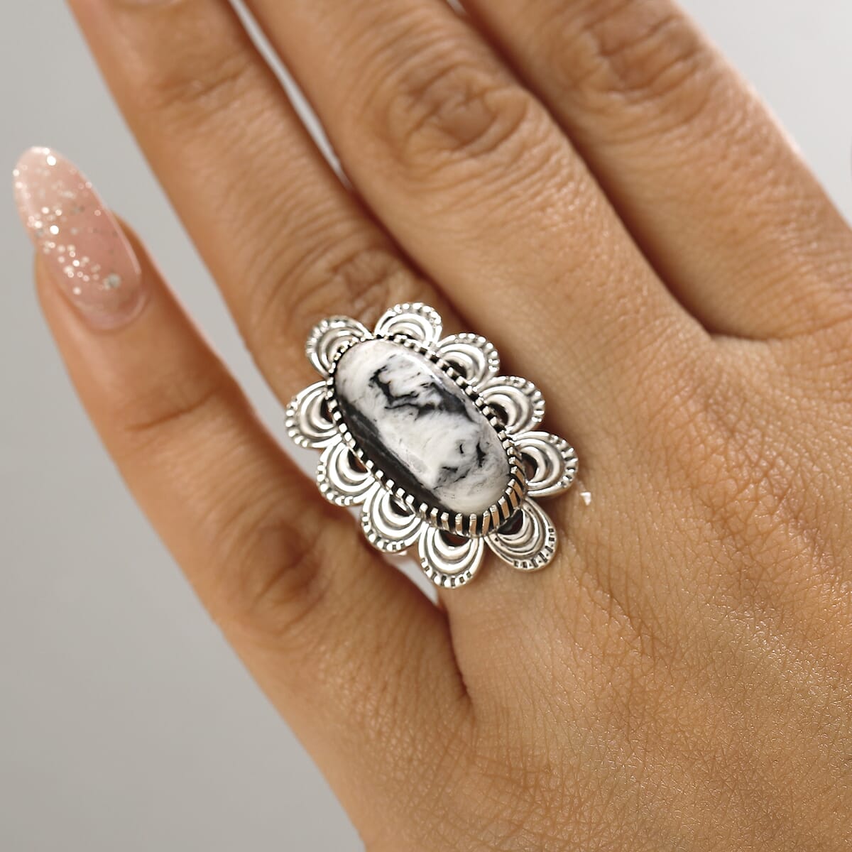D'Joy Artisan Crafted White Buffalo 8.50 ctw Floral Ring in Sterling Silver (Size 8.0) image number 2