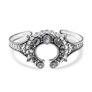 D'Joy Indian Artisan Crafted White Buffalo 4.75 ctw Moonlit Blossom Cuff Bracelet in Sterling Silver (7.25 In)