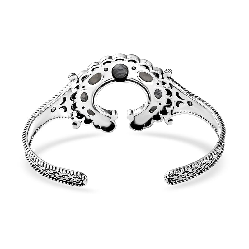 D'Joy Indian Artisan Crafted White Buffalo 4.75 ctw Moonlit Blossom Cuff Bracelet in Sterling Silver (7.25 In)