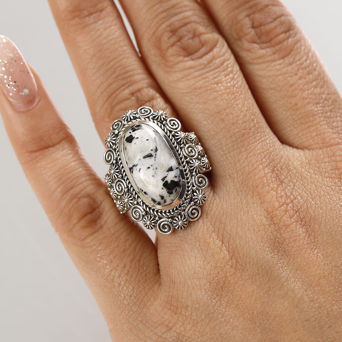 D'Joy Indian Artisan Crafted White Buffalo 9.00 ctw Floral Ring in Sterling Silver (Size 8.0) image number 2