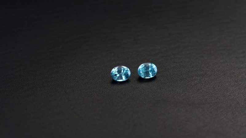 Premium Blue Zircon Set of 2 (Ovl 5x4 mm) 1.08 ctw