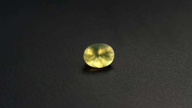 Premium Canary Opal (Ovl 10x8 mm) 1.79 ctw